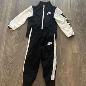 Nike - Black & White Tracksuit
